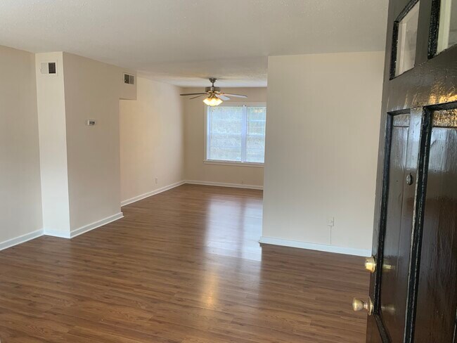 Foto del edificio - 1691 Valley Ave