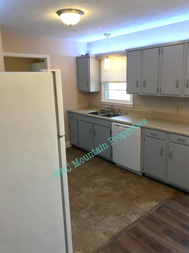 Building Photo - 101 Chariton Ave