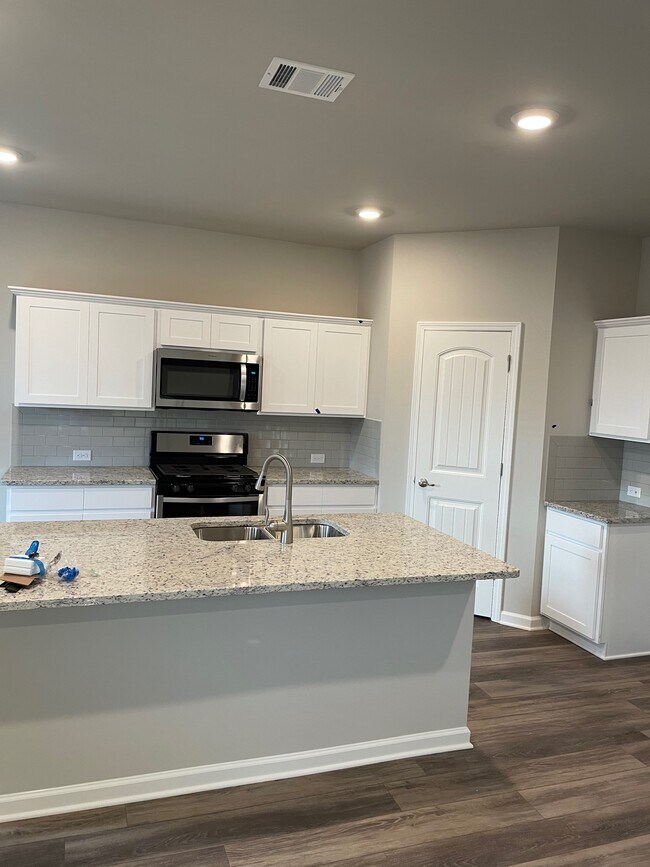 Building Photo - 34256 Garnet Lake Dr