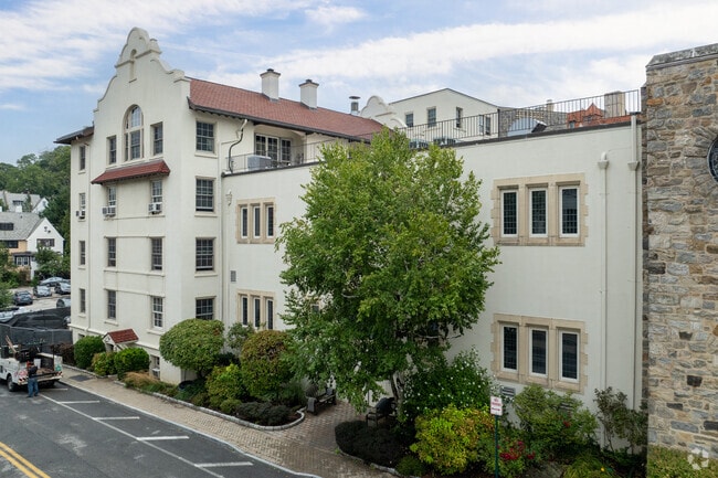 Gramatan Court Apartments