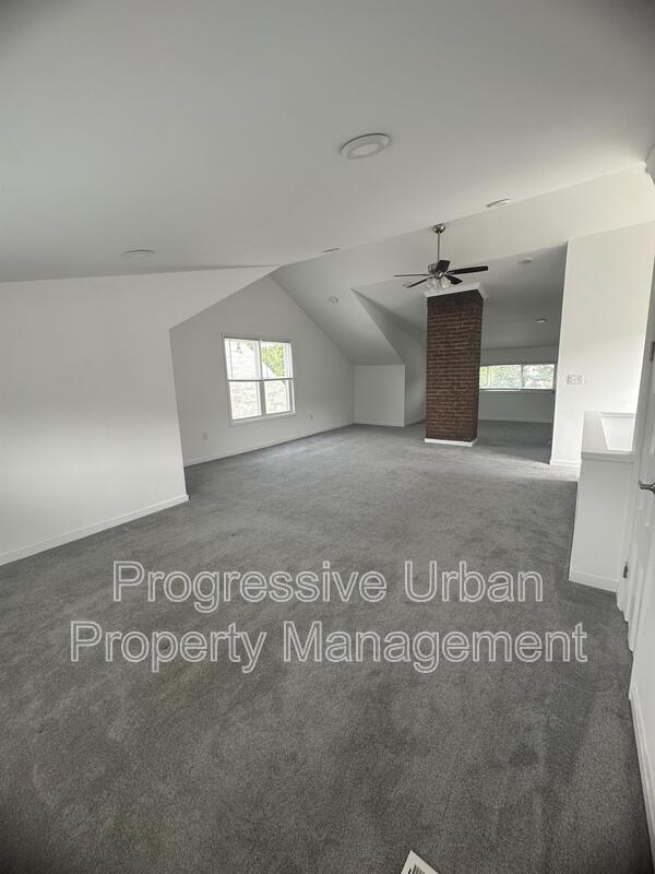 Building Photo - 1337 W 106th St