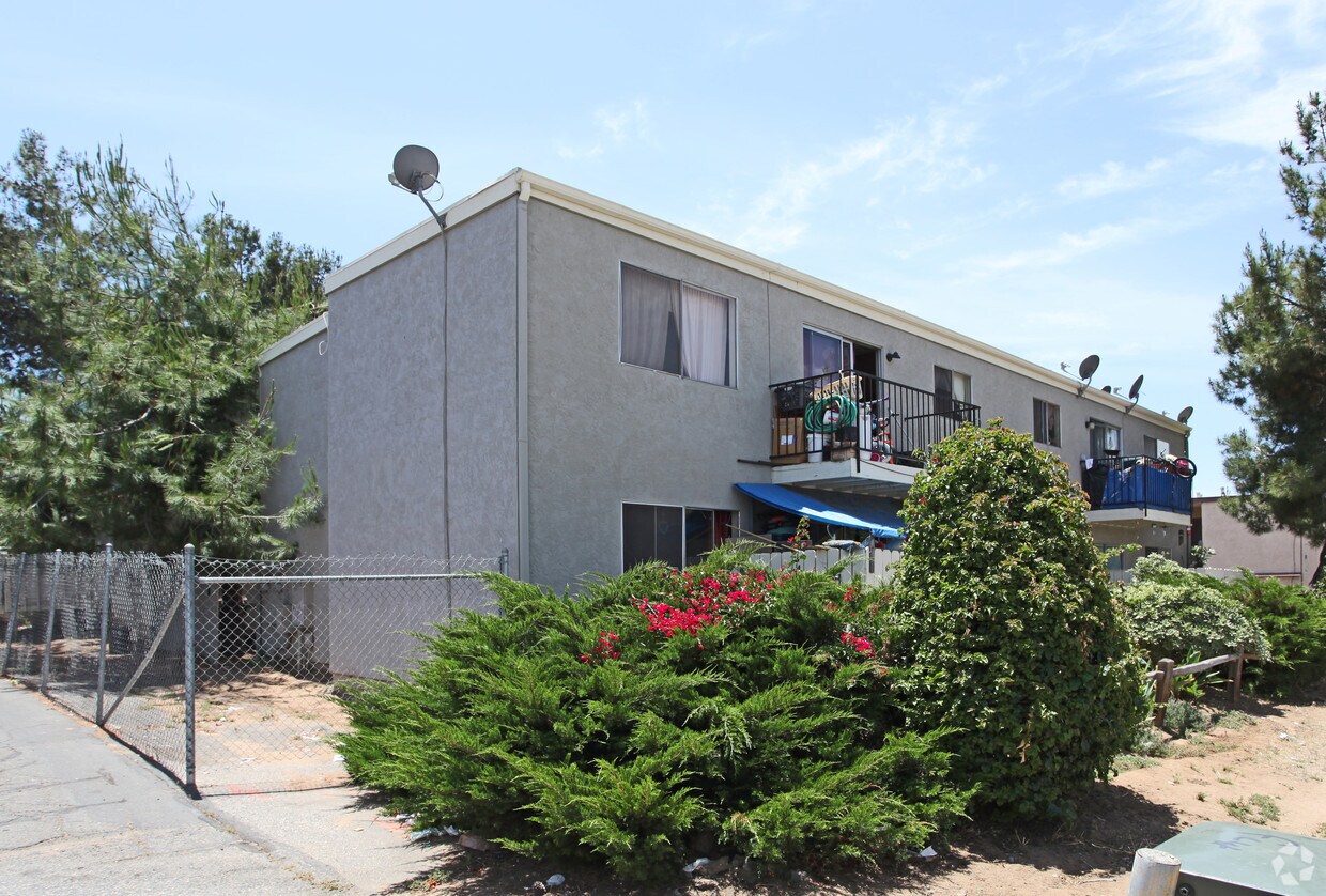 Building Photo - 442-448 Ammunition Rd