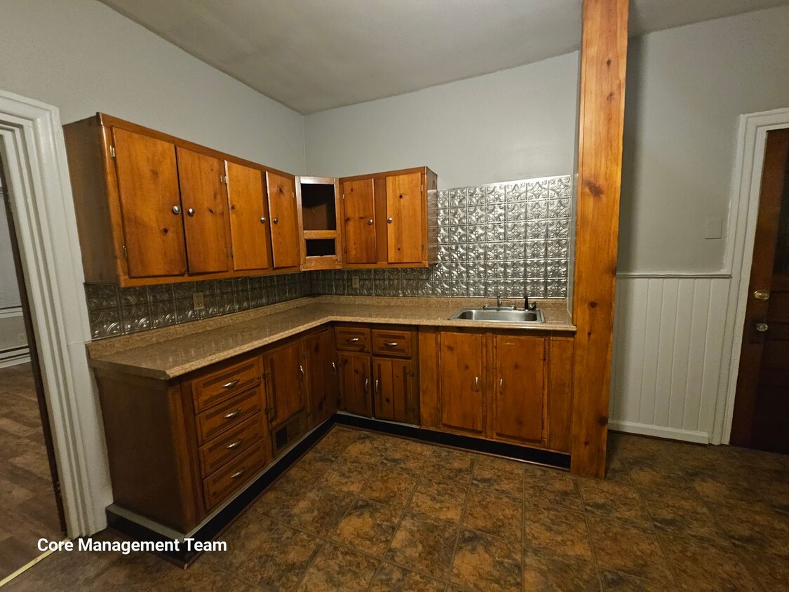 Primary Photo - Efficiency Apartment located in the North ...