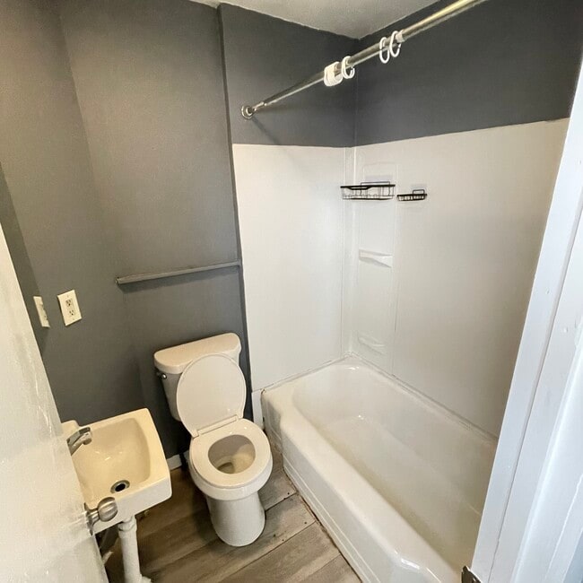 Building Photo - 22 2nd St