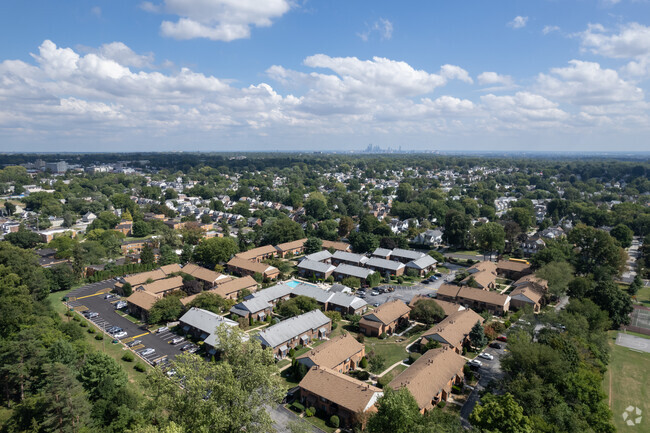 Foto aérea - Harverford Village