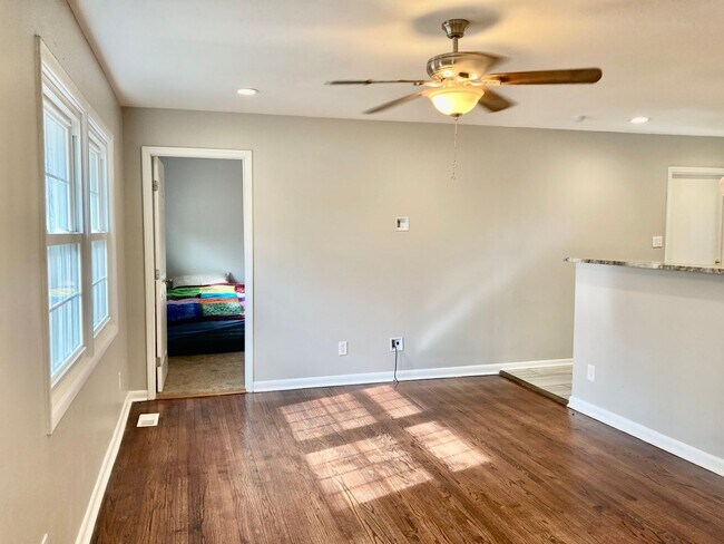 Foto del edificio - Beautifully Updated 3 Bedroom Home with Bo...