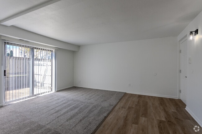 1BR Garden Flat - 660SF (Remodeled) - Market Mohawk Apartments