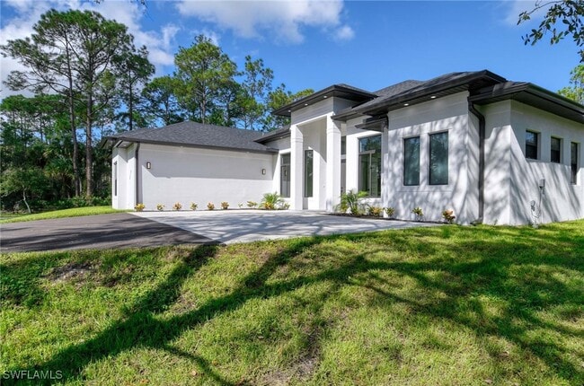 Building Photo - 219 33rd Ave NW