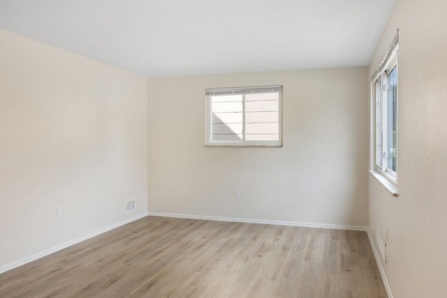 Building Photo - Recently Updated 3 Bedroom House In Mt. Wa...