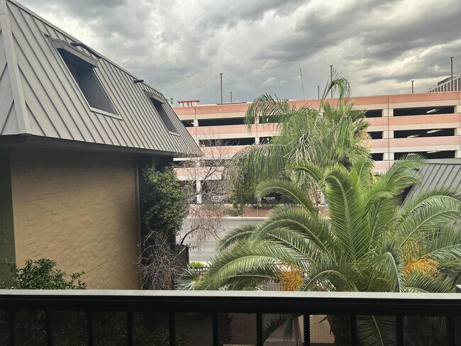 Foto del edificio - 941 N Euclid Ave