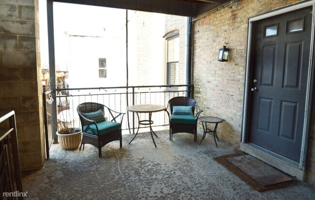Foto del edificio - 2 br, 1 bath Condo - 3740 N Wilton Ave