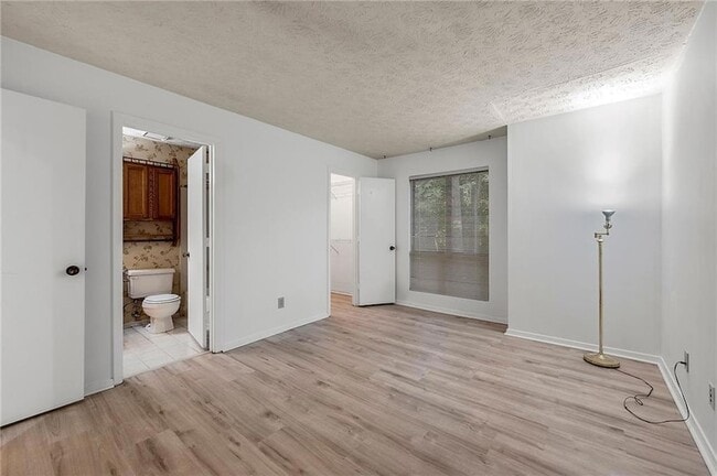 Foto del edificio - 1306 McClelen Way