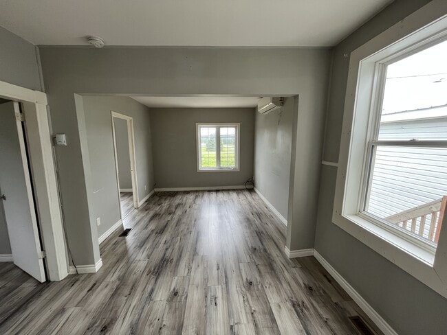 Building Photo - 11123 Rue Principale