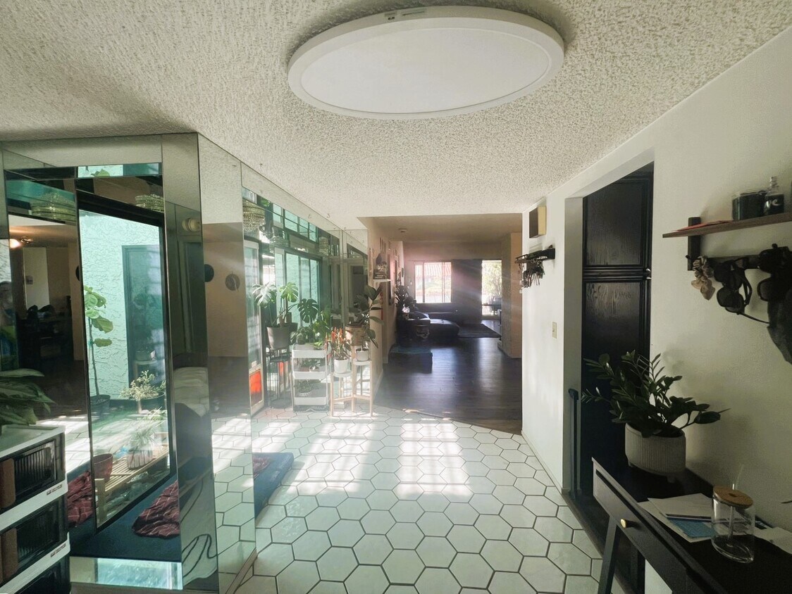 Foto principal - 2564 E Malabar Ave