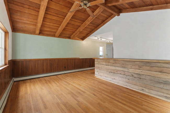 Building Photo - Huge 6 bedroom 3 bathroom SFH! Available June 2026