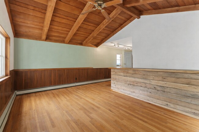 Foto del edificio - Huge 6 bedroom 3 bathroom SFH! Available June 2026