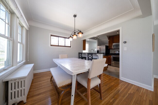 Foto del edificio - 2737 Inglewood Ave S