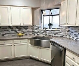 Building Photo - 16301 Ledgemont Ln