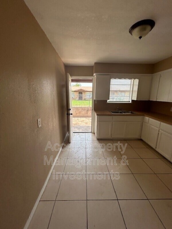 Foto del edificio - 2401 Gumwood Ave W