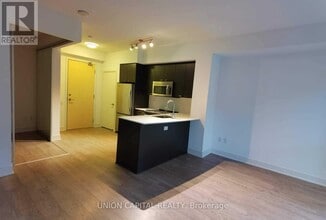 Building Photo - 30 Roehampton Ave