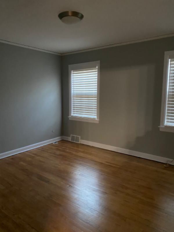 Building Photo - 4401 W Wrightwood Ave