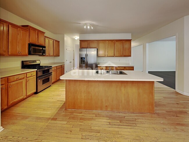 Building Photo - 3063 Woodbridge Ln