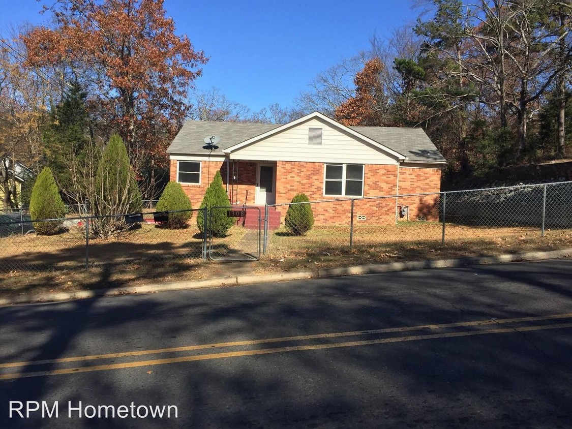 Foto principal - 3 br, 2 bath House - 1308 West St. Louis