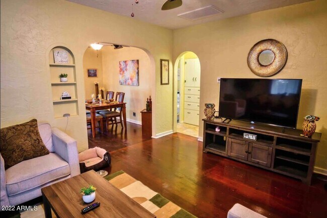 Foto del edificio - 5841 W Gardenia Ave