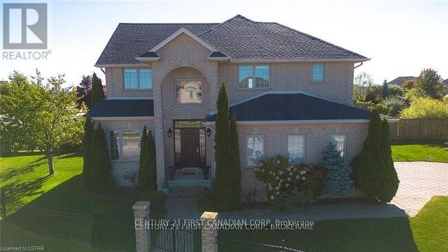 Building Photo - 2016 Beaverbrook Ave