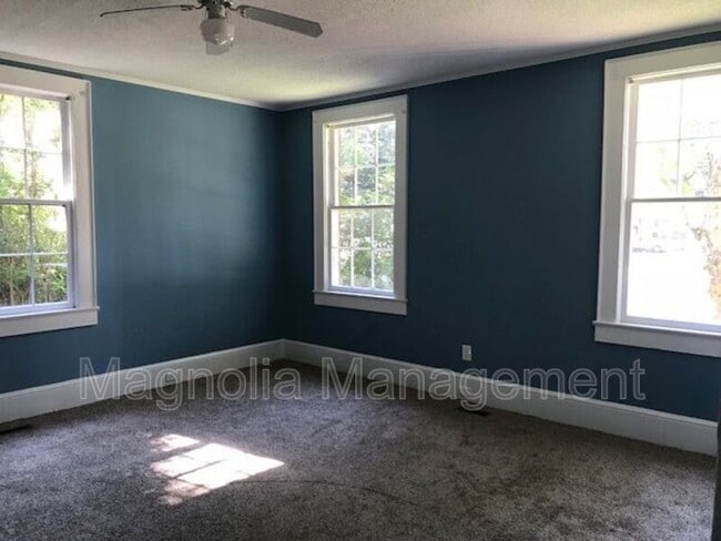 Building Photo - 415 E Andrews Ave