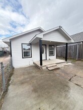 Building Photo - 1819 Carr St