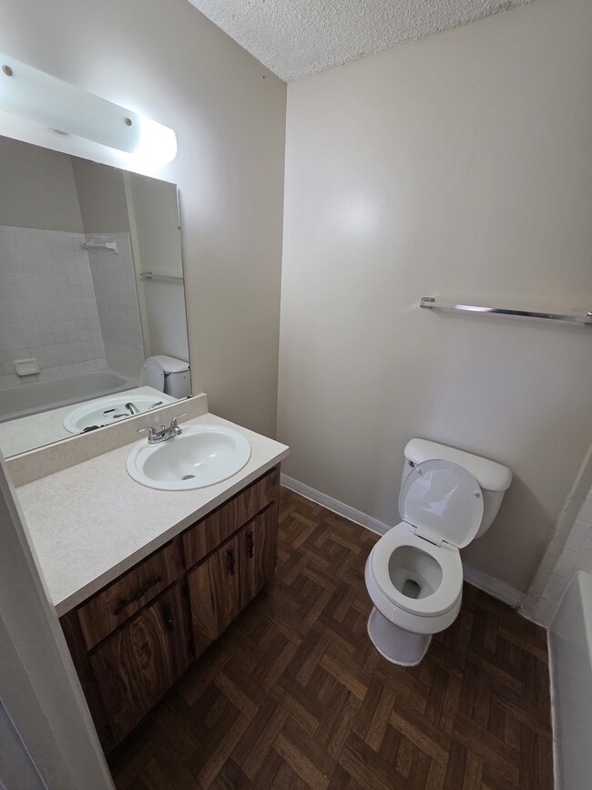 Building Photo - 5130 SE 29th St