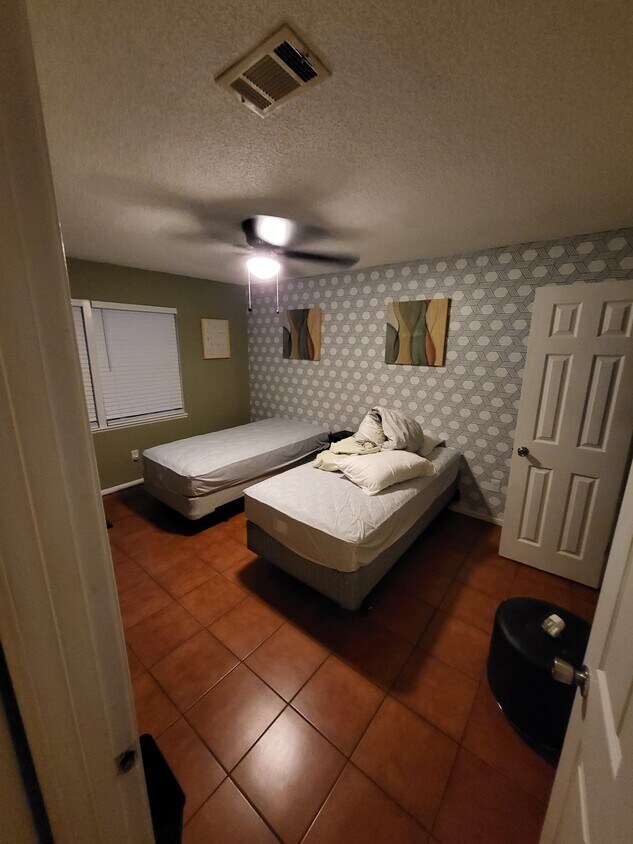 3rd guest bedroom - 8138 Sutton Pl E