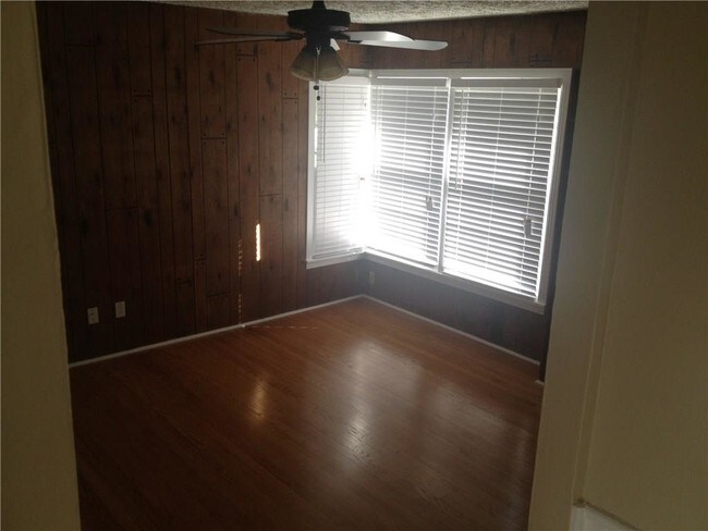 Building Photo - 3601 W Seminary Dr