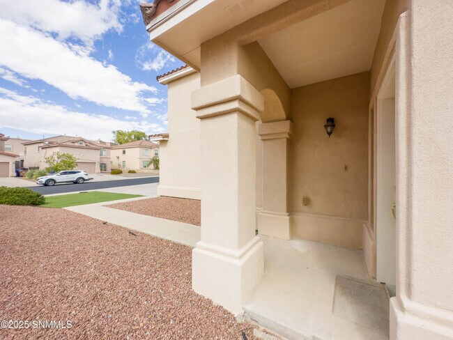 Building Photo - 3742 Piedras Negras Dr