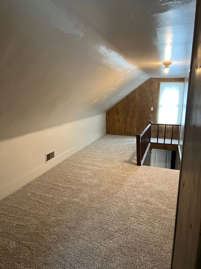 Bedroom - 861 W Wilbeth Rd