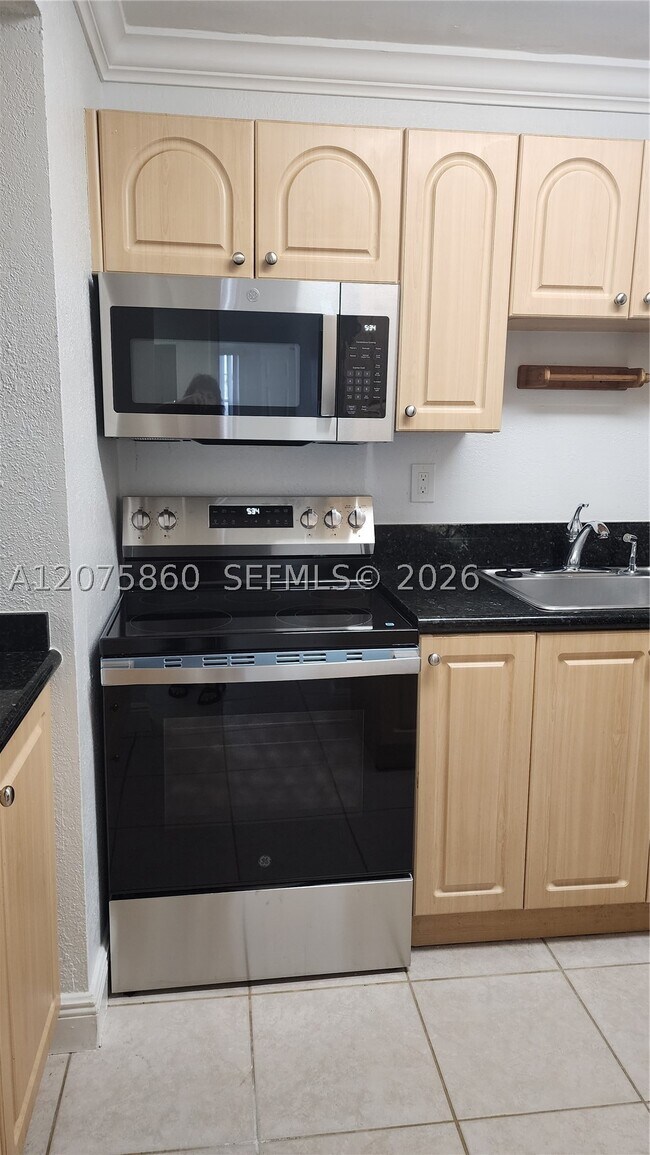 Building Photo - 10785 SW 108th Ave