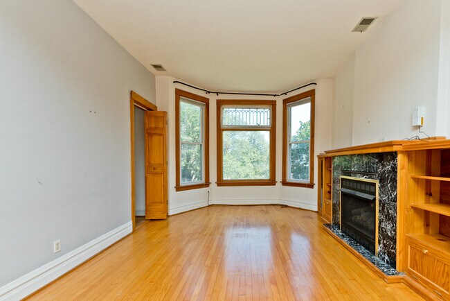 Foto del edificio - 3830 N Troy St