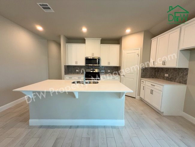 Foto del edificio - Modern 3-Bedroom Home with Open Layout & Large Backyard in Anna, TX