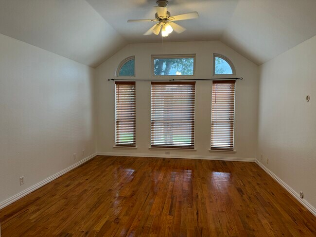 Building Photo - 1000 Abbots Ln
