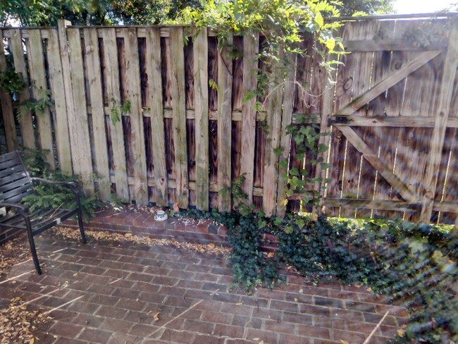 Foto del edificio - 617 N Henry St