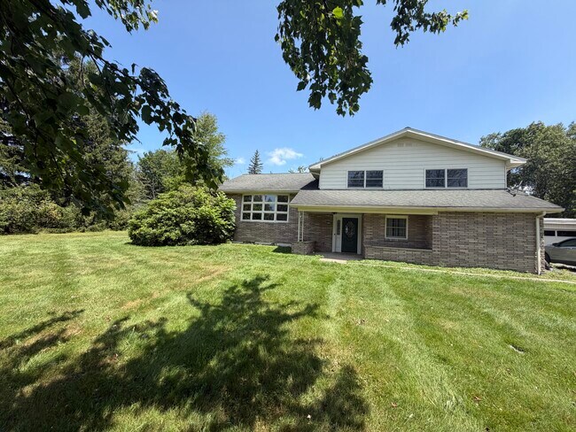 Foto del edificio - 818 Griffin Pond Rd