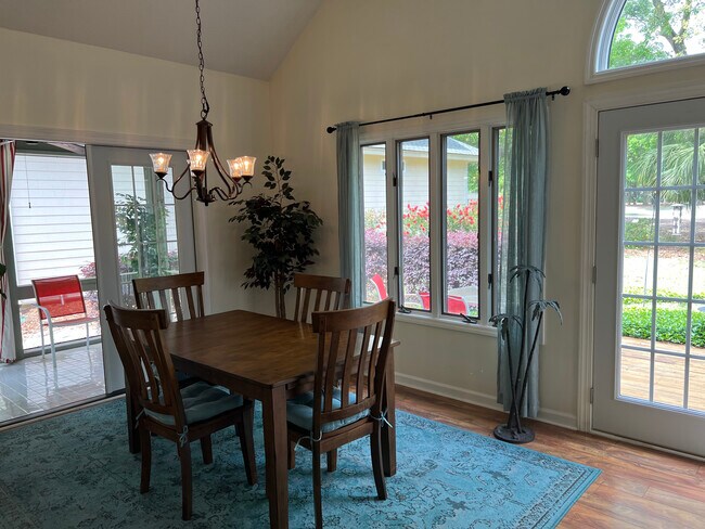 dining room - 1407 BB Sams Ct