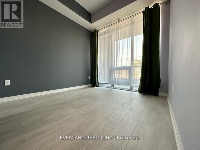 Building Photo - 8868 Yonge St