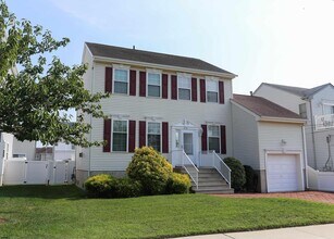 Building Photo - 1336 Vardon Rd