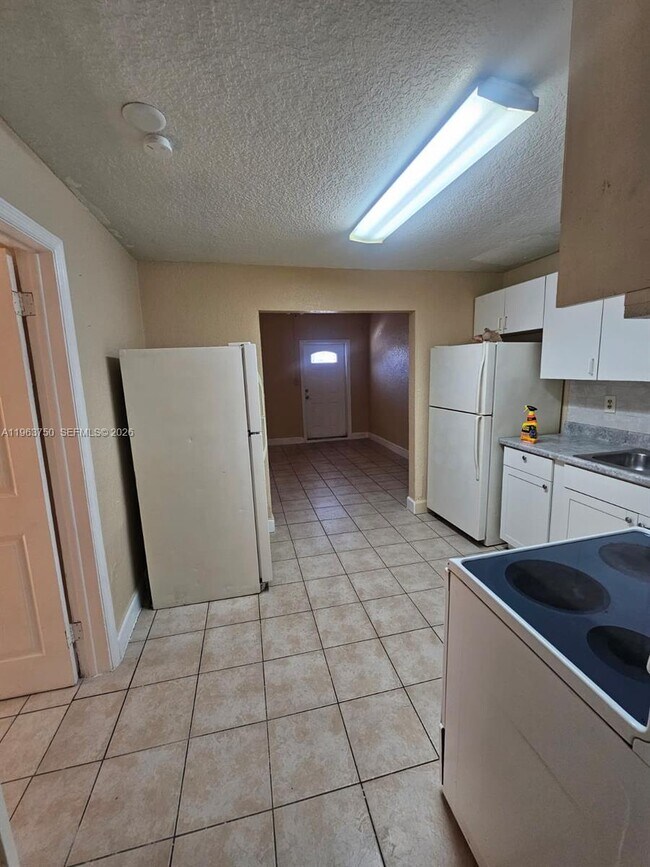 Foto del edificio - 2990 SW 15th Ave