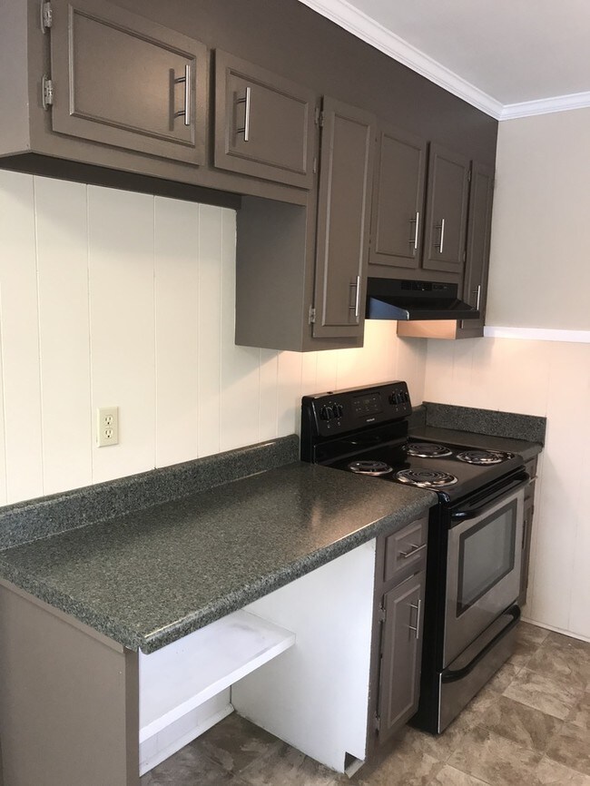 Building Photo - JUST LISTED!  FANTASTIC LOCATION!