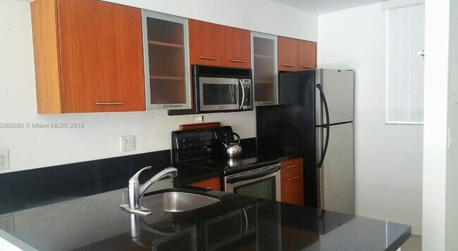 5 piece kitchen - 750 NE 64th St