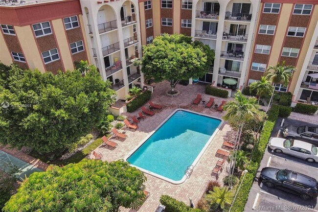 Foto del edificio - 400 N Riverside Dr