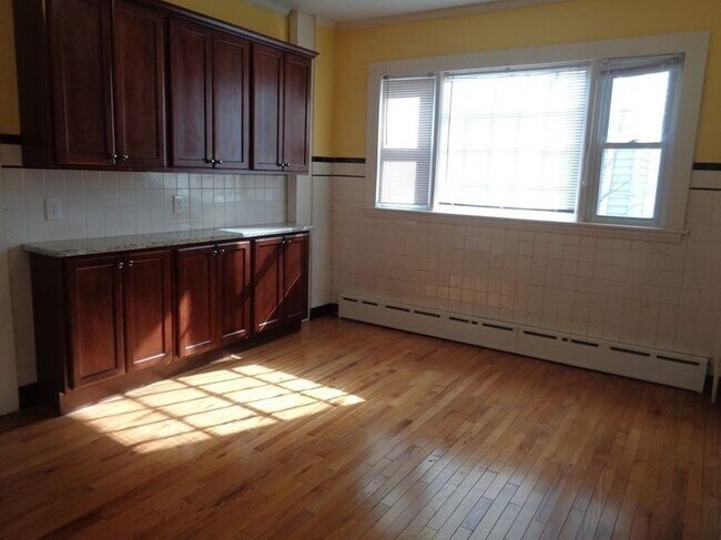 Building Photo - 25 Gorham St